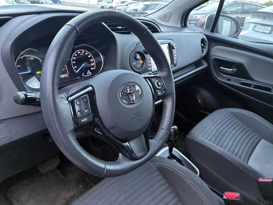 TOYOTA Yaris 2019