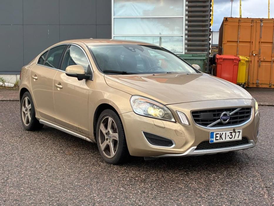 VOLVO S60 2011