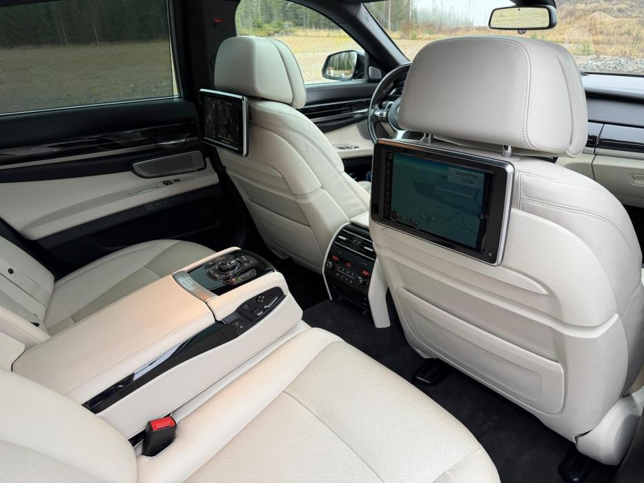 BMW 750 2013