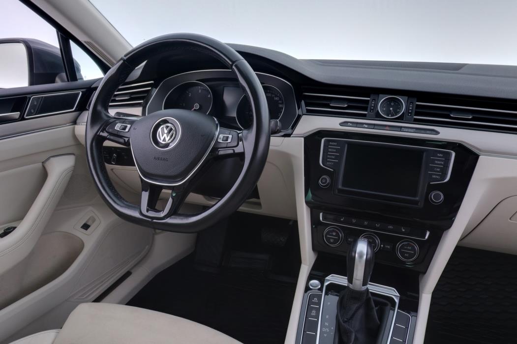 VOLKSWAGEN Passat 2017