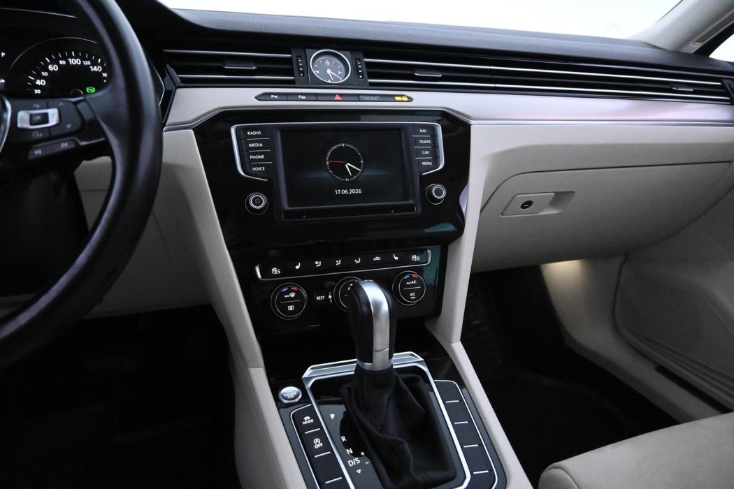 VOLKSWAGEN Passat 2017