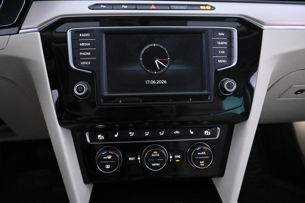 VOLKSWAGEN Passat 2017