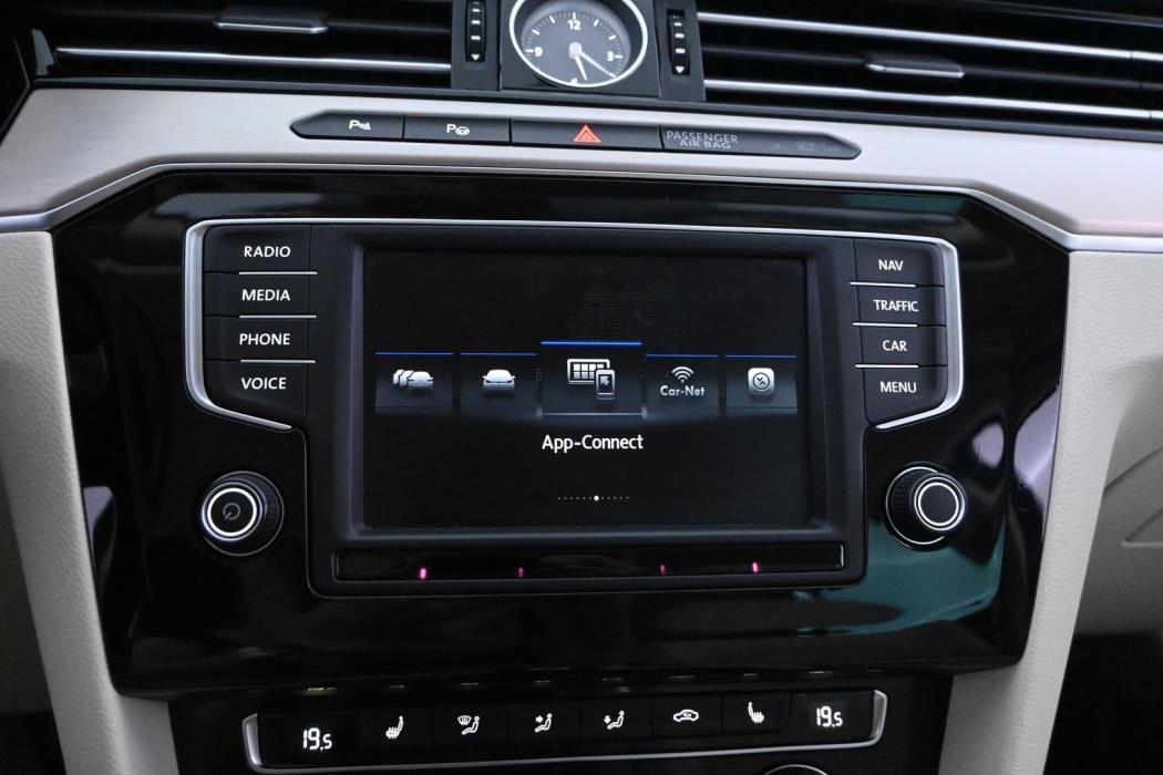 VOLKSWAGEN Passat 2017