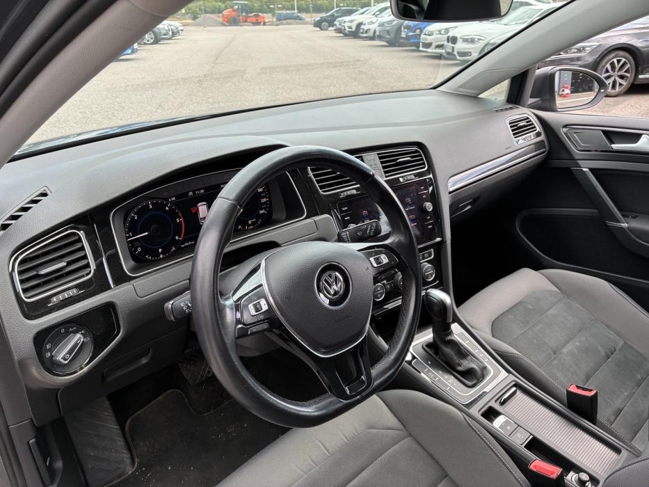 VOLKSWAGEN Golf 2020
