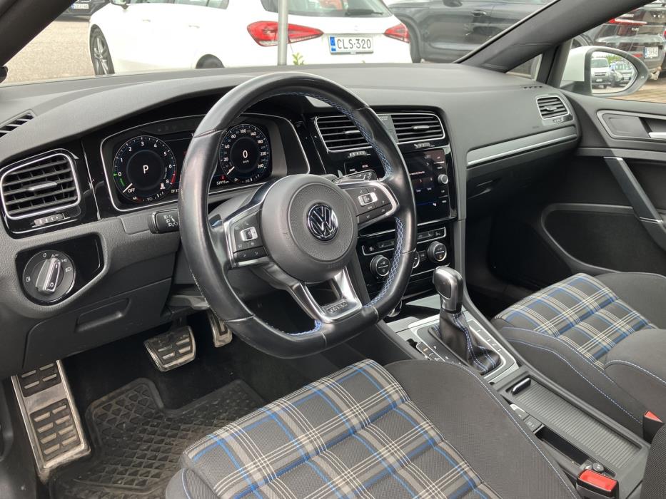 VOLKSWAGEN Golf 2020