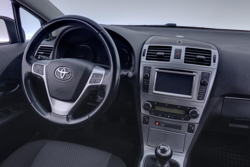 TOYOTA Avensis 2012