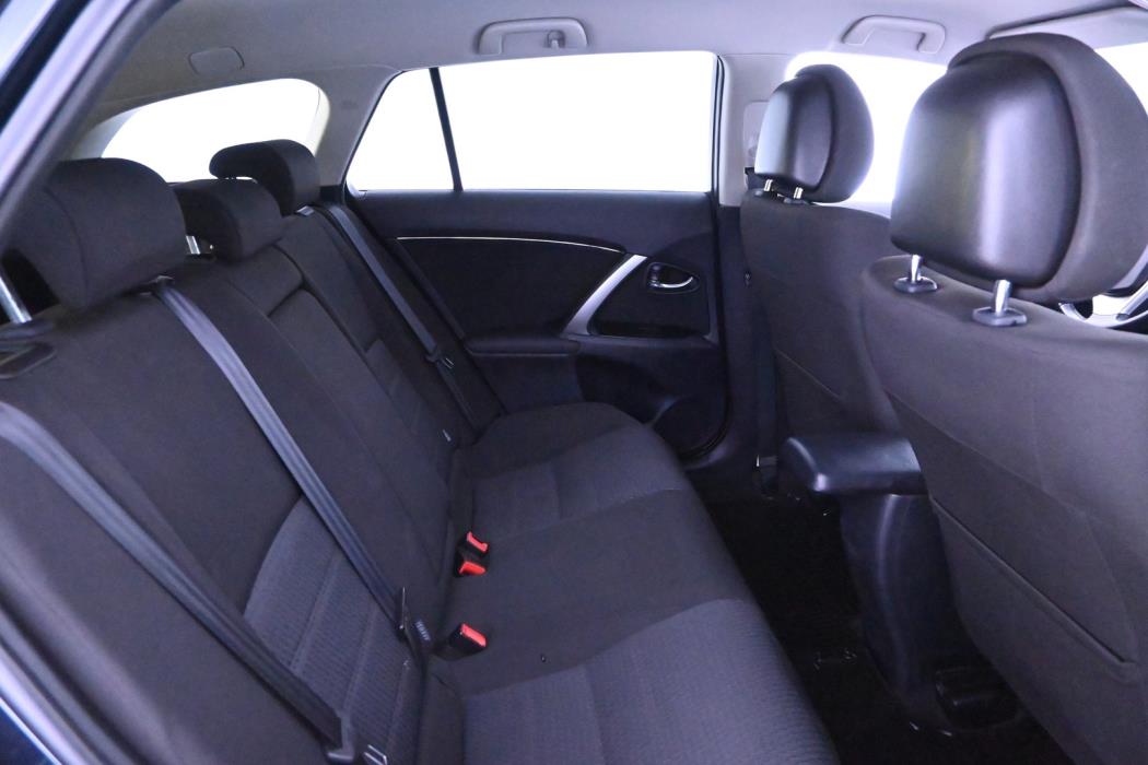 TOYOTA Avensis 2012
