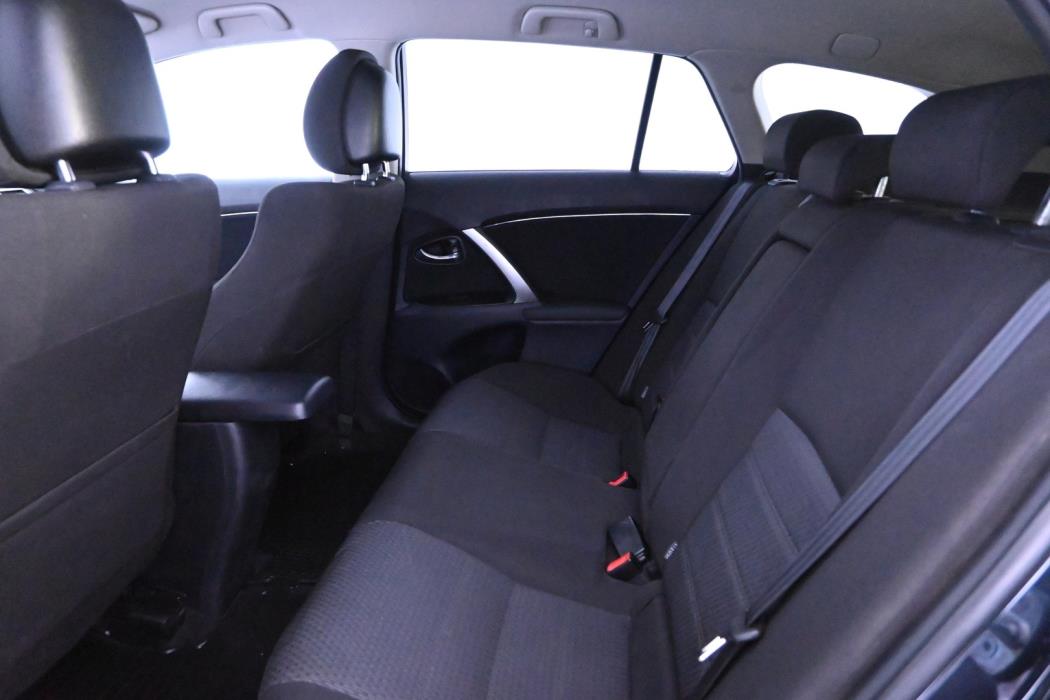 TOYOTA Avensis 2012