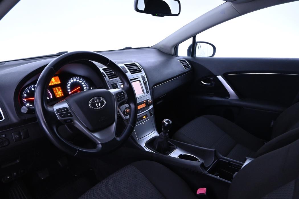 TOYOTA Avensis 2012