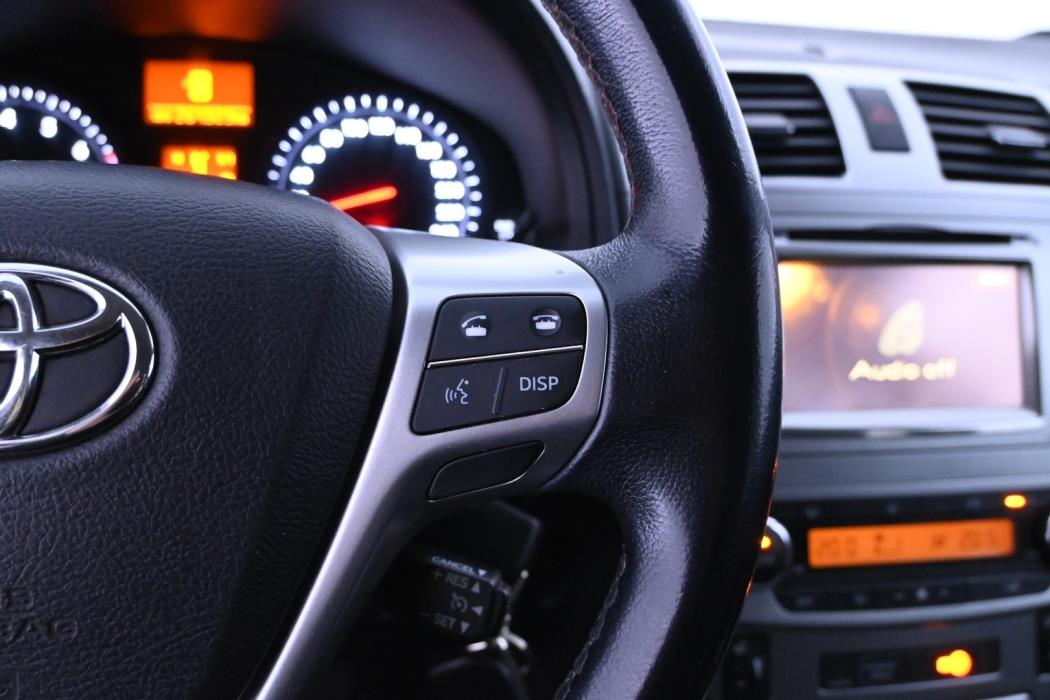 TOYOTA Avensis 2012