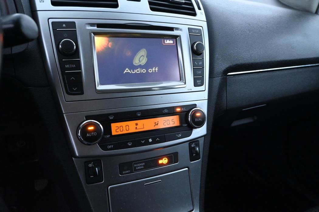 TOYOTA Avensis 2012