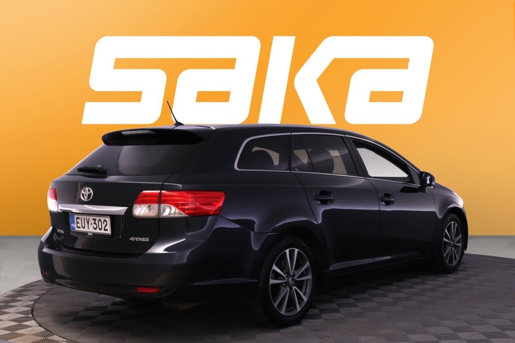 TOYOTA Avensis 2012