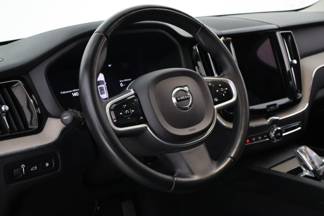 VOLVO XC60 2021