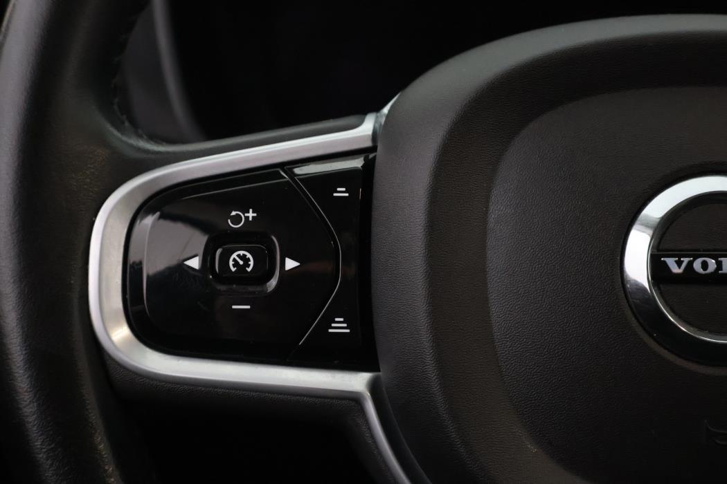 VOLVO XC60 2021