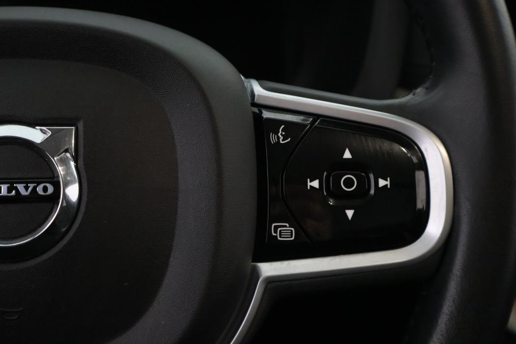 VOLVO XC60 2021