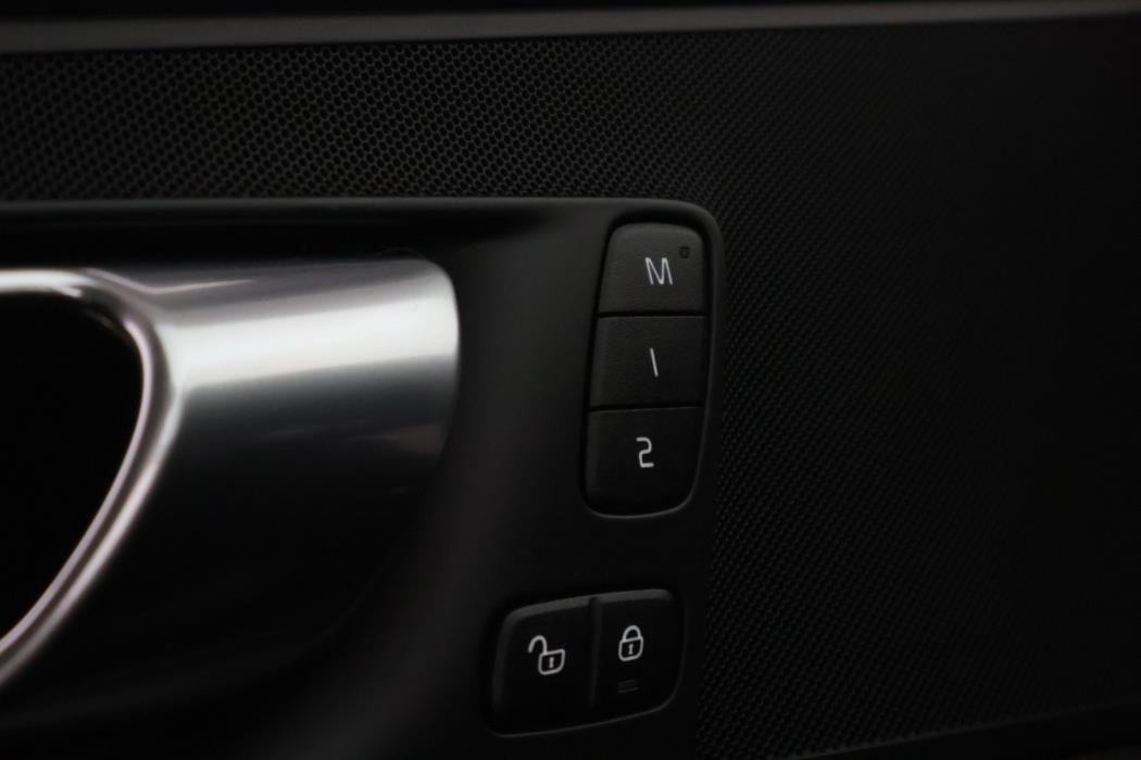 VOLVO XC60 2021