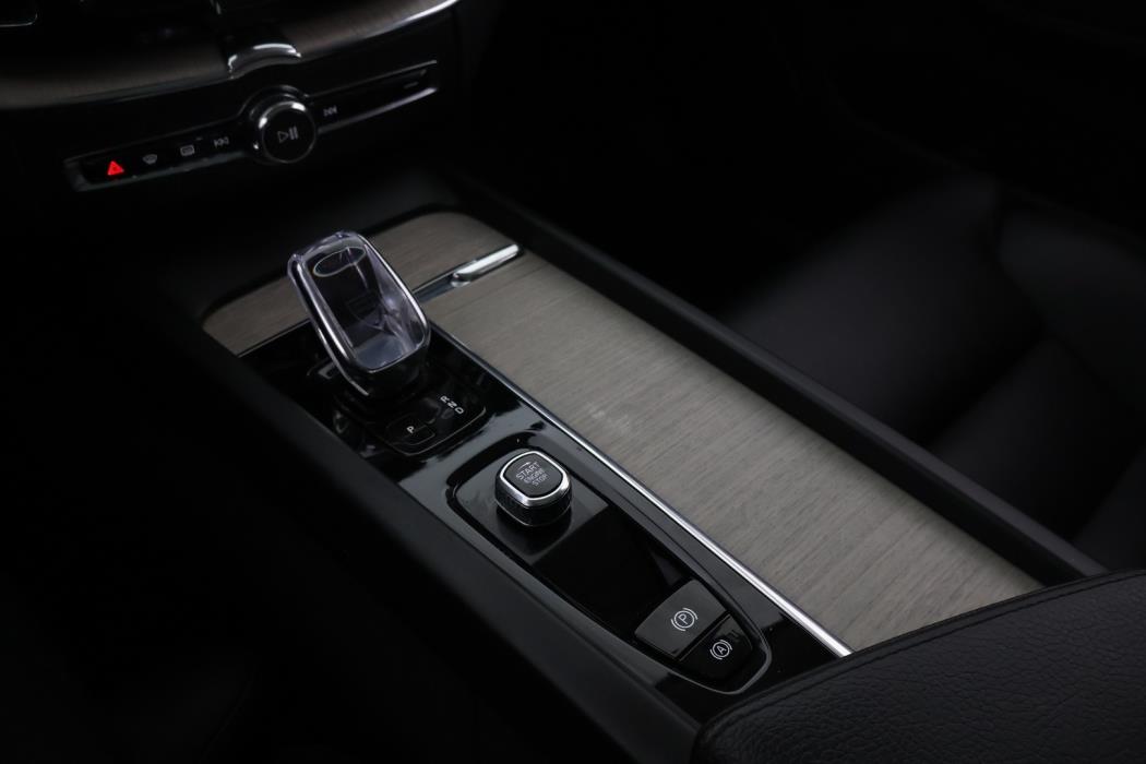 VOLVO XC60 2021