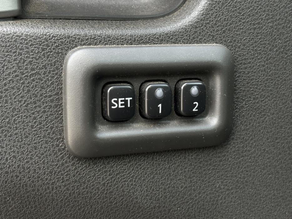 NISSAN Pathfinder 2011