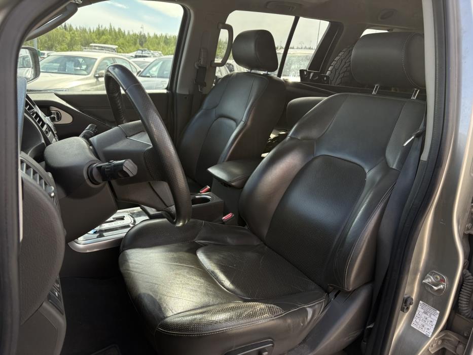 NISSAN Pathfinder 2011