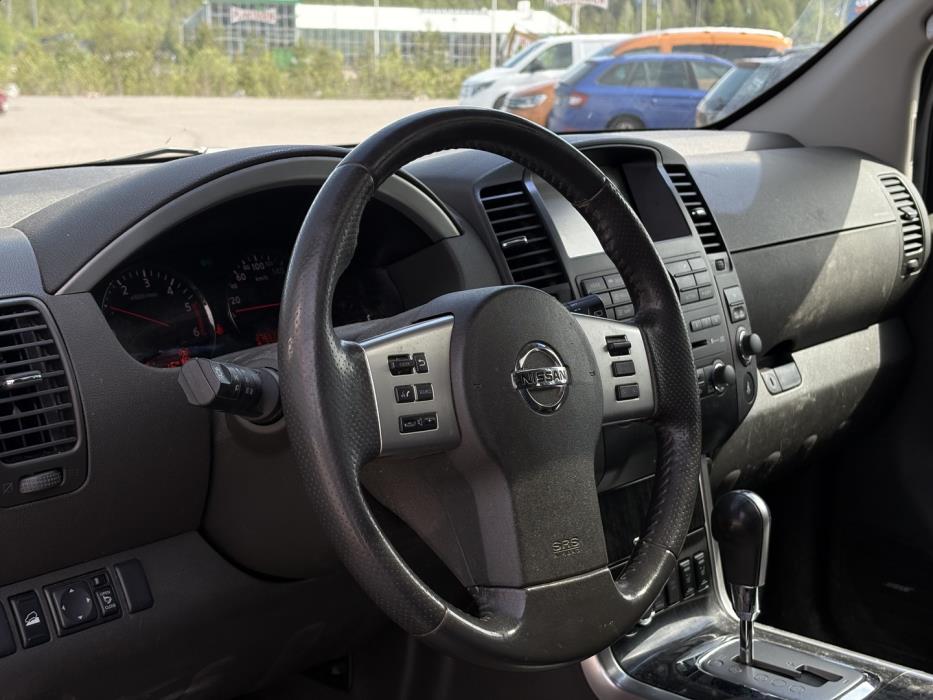 NISSAN Pathfinder 2011