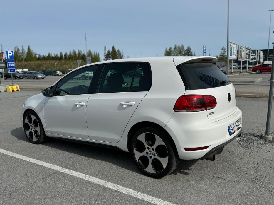 VOLKSWAGEN Golf 2011