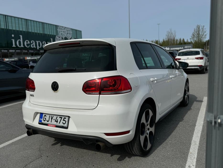 VOLKSWAGEN Golf 2011