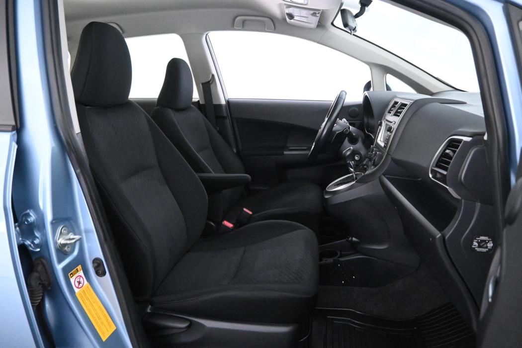 TOYOTA Verso-S 2012