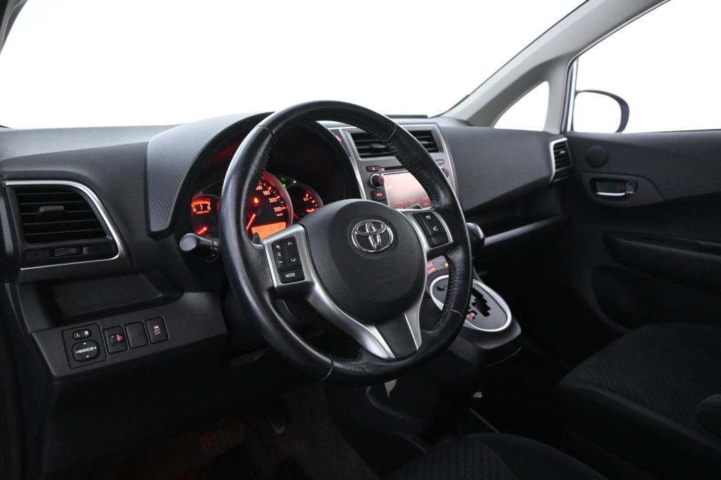 TOYOTA Verso-S 2012
