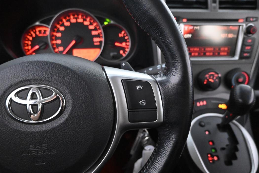TOYOTA Verso-S 2012