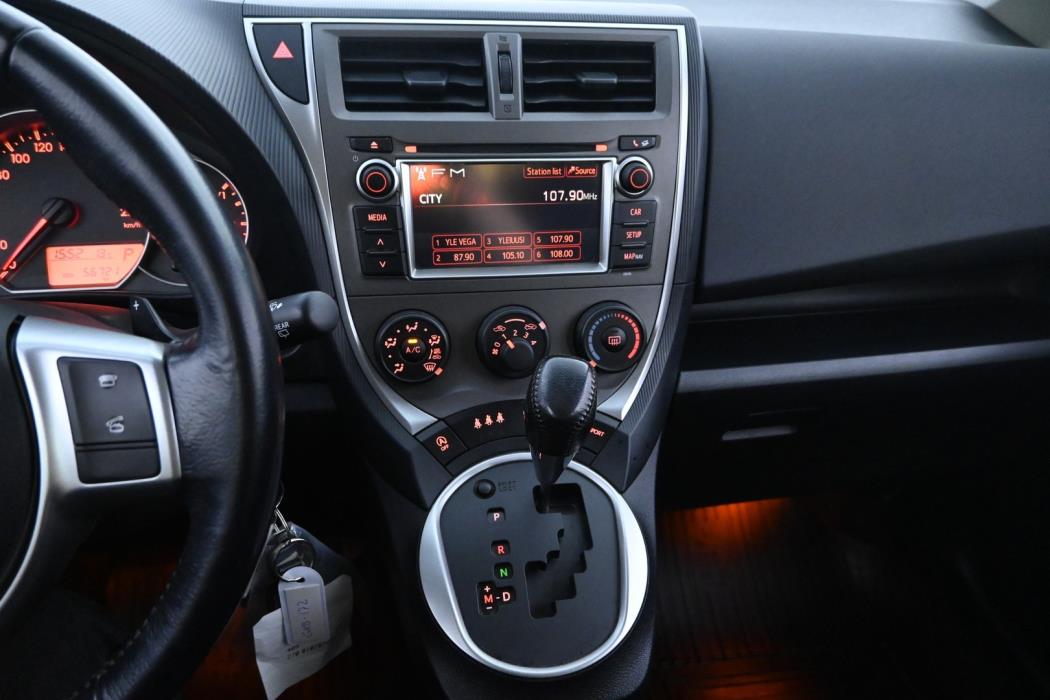 TOYOTA Verso-S 2012