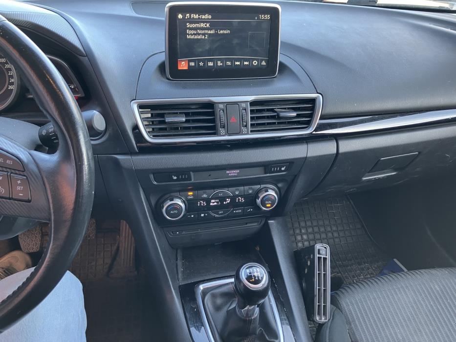 MAZDA 3 2015
