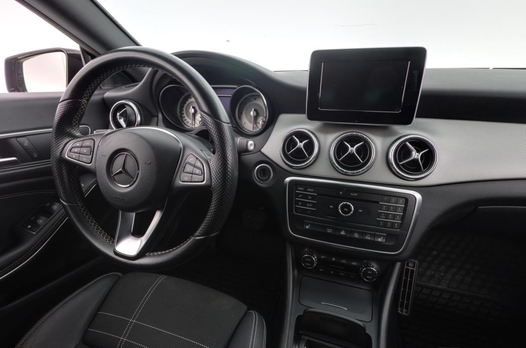 MERCEDES-BENZ CLA 2016