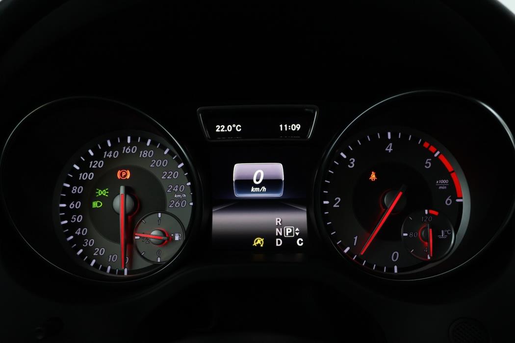 MERCEDES-BENZ CLA 2016