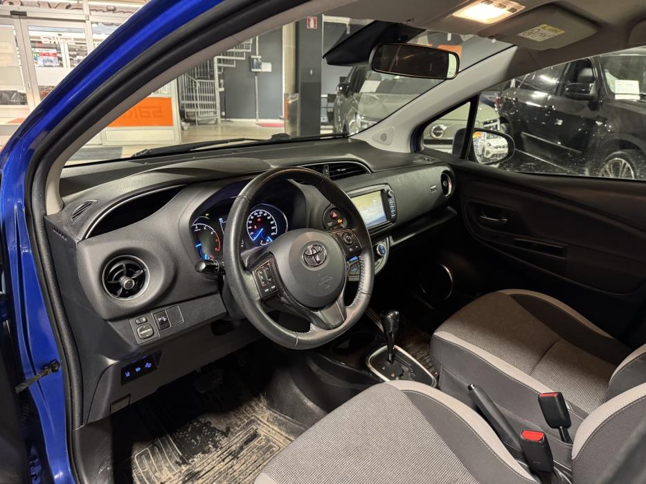 TOYOTA Yaris 2019