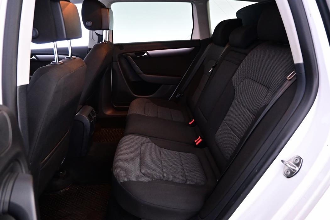 VOLKSWAGEN Passat 2011