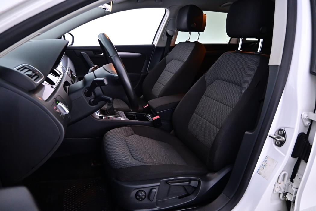 VOLKSWAGEN Passat 2011