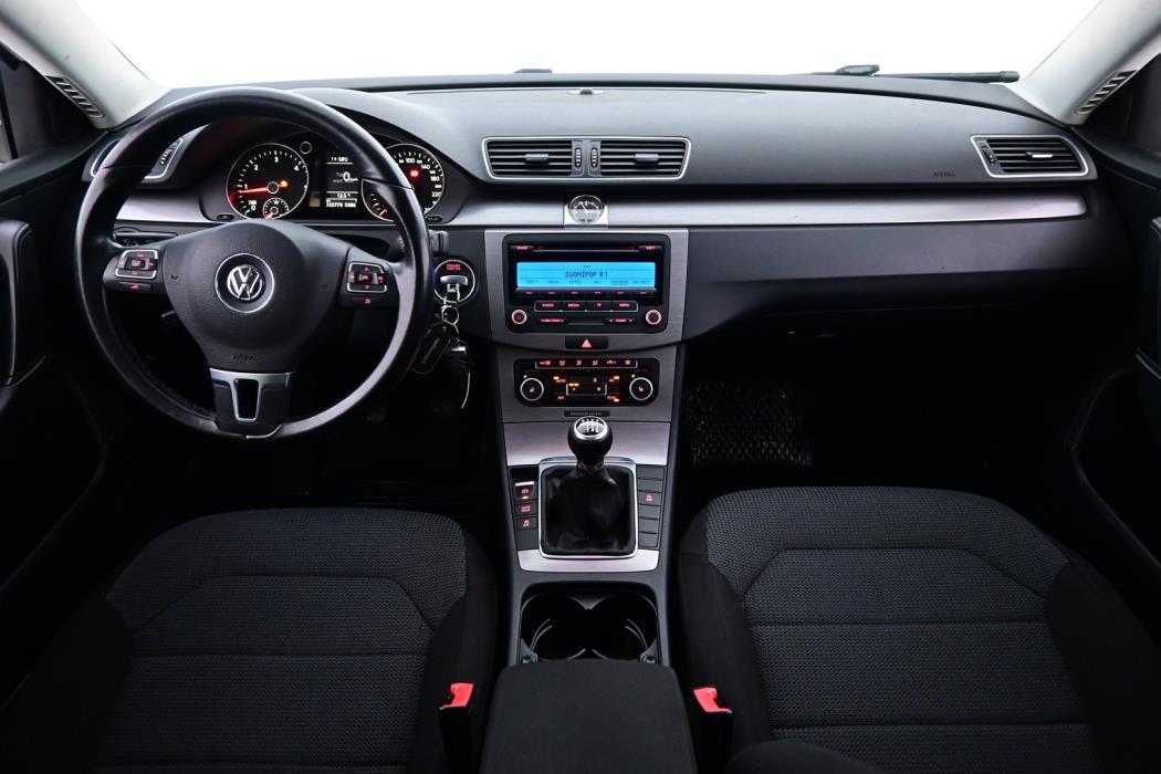 VOLKSWAGEN Passat 2011