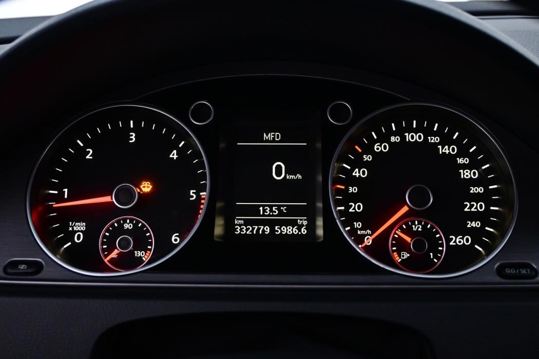 VOLKSWAGEN Passat 2011