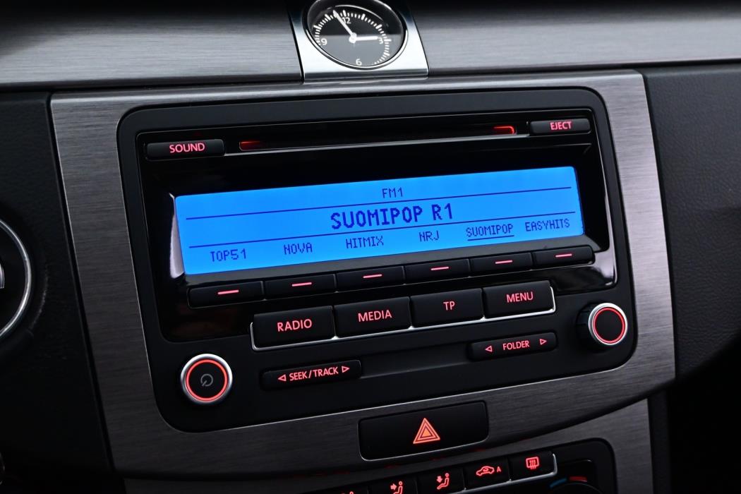 VOLKSWAGEN Passat 2011