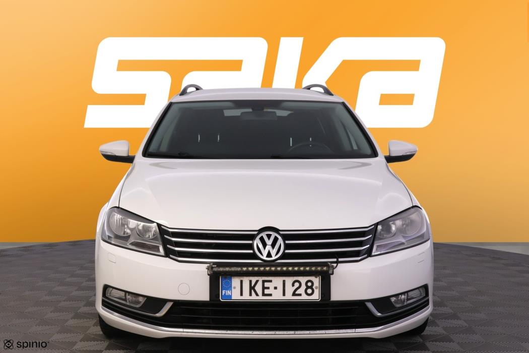 VOLKSWAGEN Passat 2011