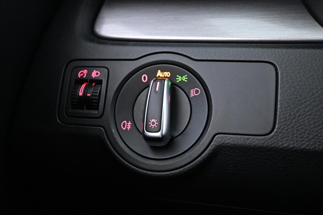 VOLKSWAGEN Passat 2011