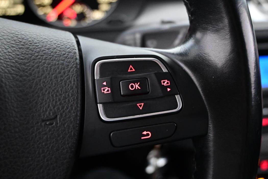 VOLKSWAGEN Passat 2011