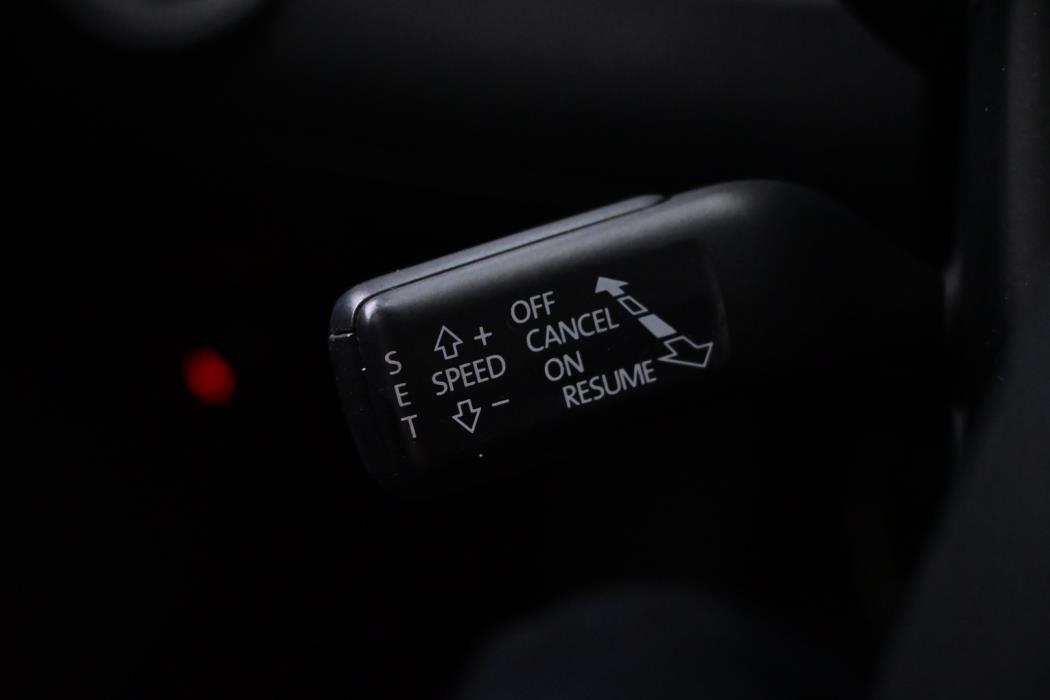 VOLKSWAGEN Passat 2011