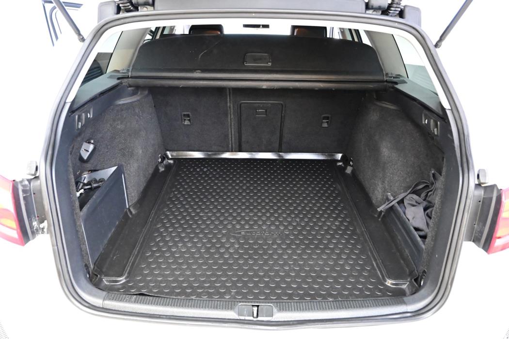 VOLKSWAGEN Passat 2011