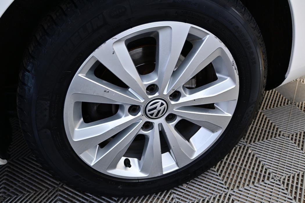 VOLKSWAGEN Passat 2011