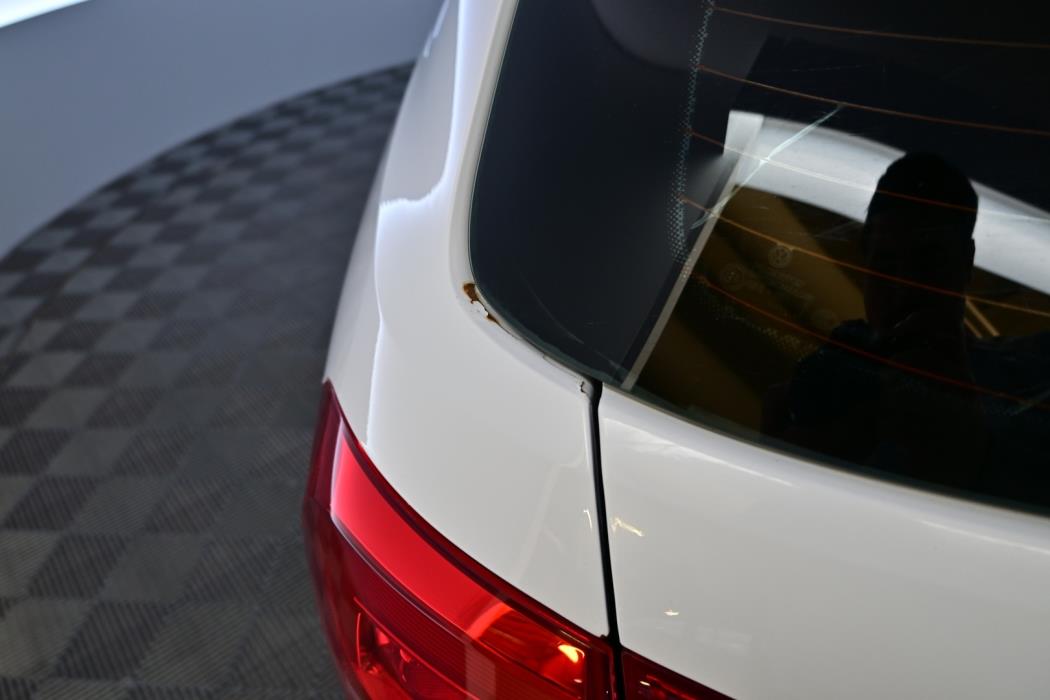 VOLKSWAGEN Passat 2011