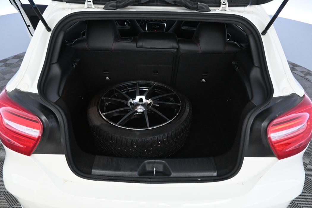 MERCEDES-BENZ A 2014