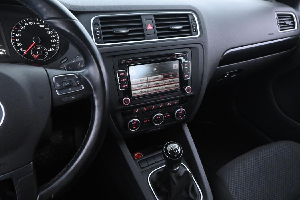 VOLKSWAGEN Jetta 2014