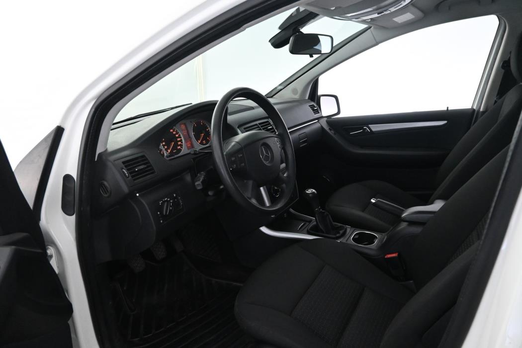 MERCEDES-BENZ B 2010