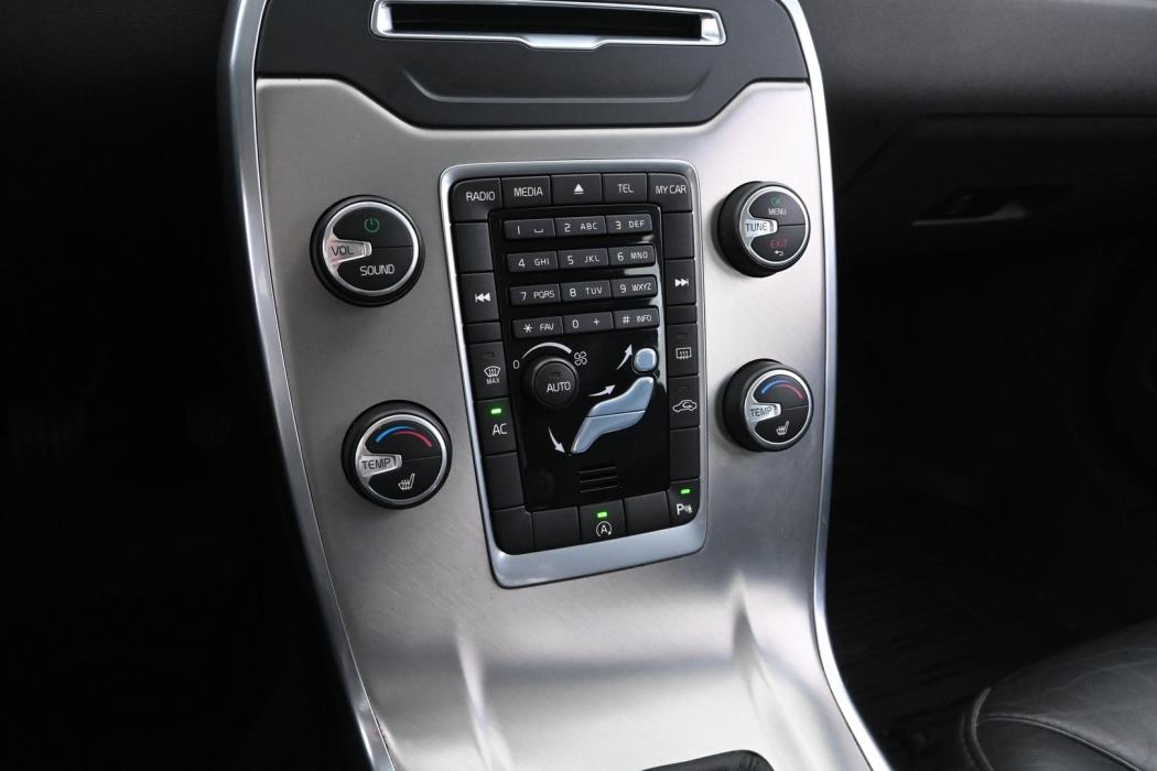 VOLVO V70 2014